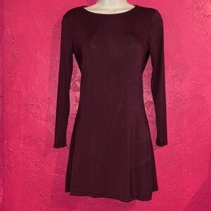 Lulu’s plum colored knit mini body con-dress with sexy back detail. Sz XS